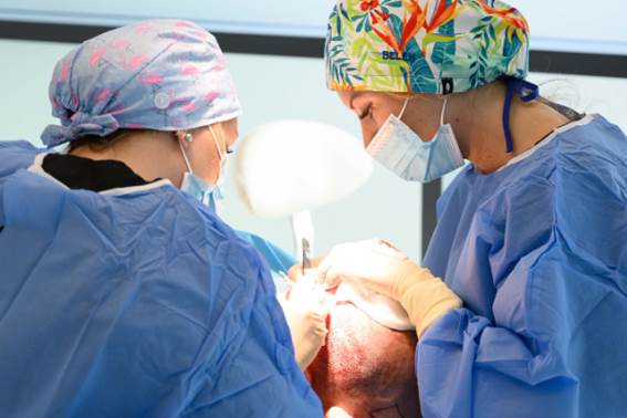 Die Türkei ist internationaler Spitzenreiter bei der Haarveredelung5