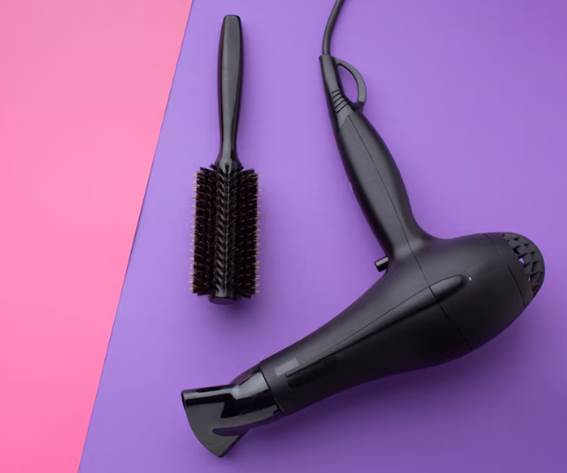 Blowouts und professionelles Styling
Haare mit wenig Volumen