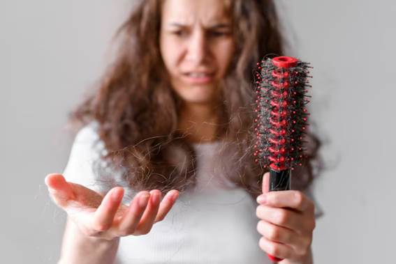 Haartransplantation: Häufig gestellte Fragen - Wie lange hält der Haarausfall nach einer Geburt an? 