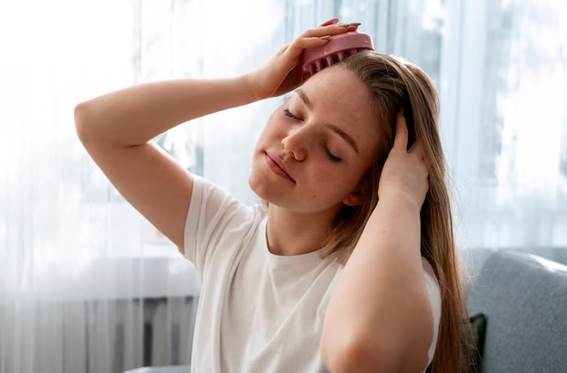 Kopfhautmassage und Haarbehandlungen Haare fallen nach der Geburt aus