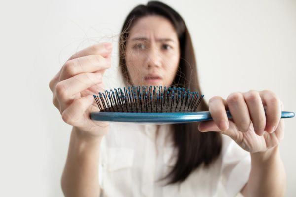 Mir fallen die Haare aus: Was kann ich dagegen machen?