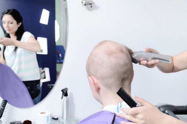 Pflege während des Haarausfalls durch Chemotherapie