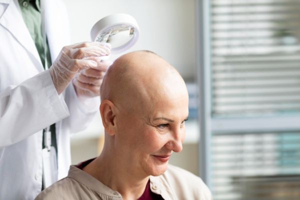 Tipps zur Pflege Ihrer Haare vor, während und nach der Chemotherapie